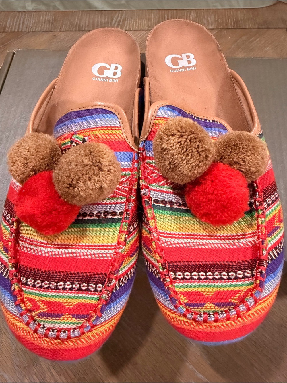 Gianni Bini Red Multi Pom-Pom woman’s size 10 fairly new worn once as you can te
